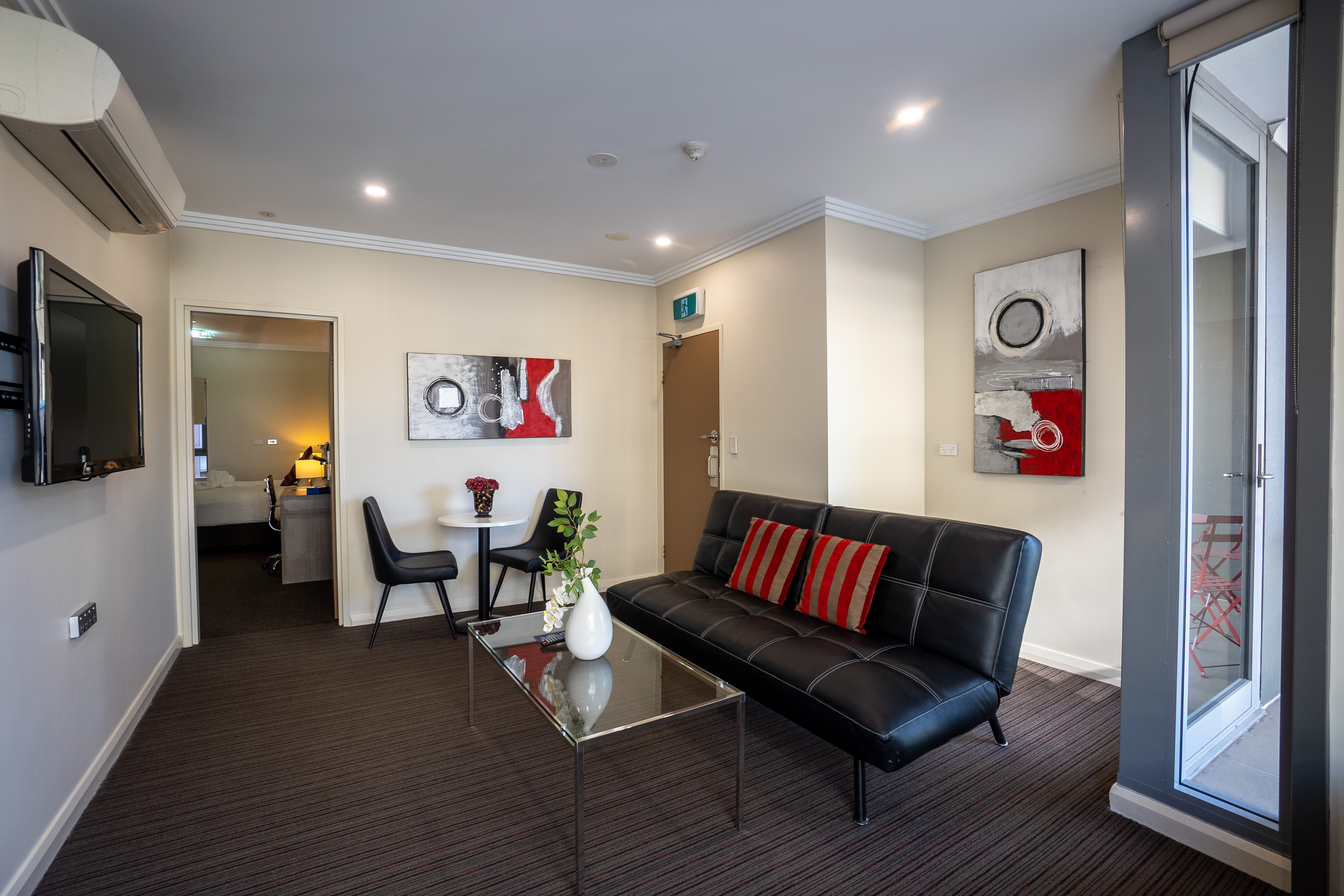 BW Plus Camperdown Suites Sydney seperate lounge area