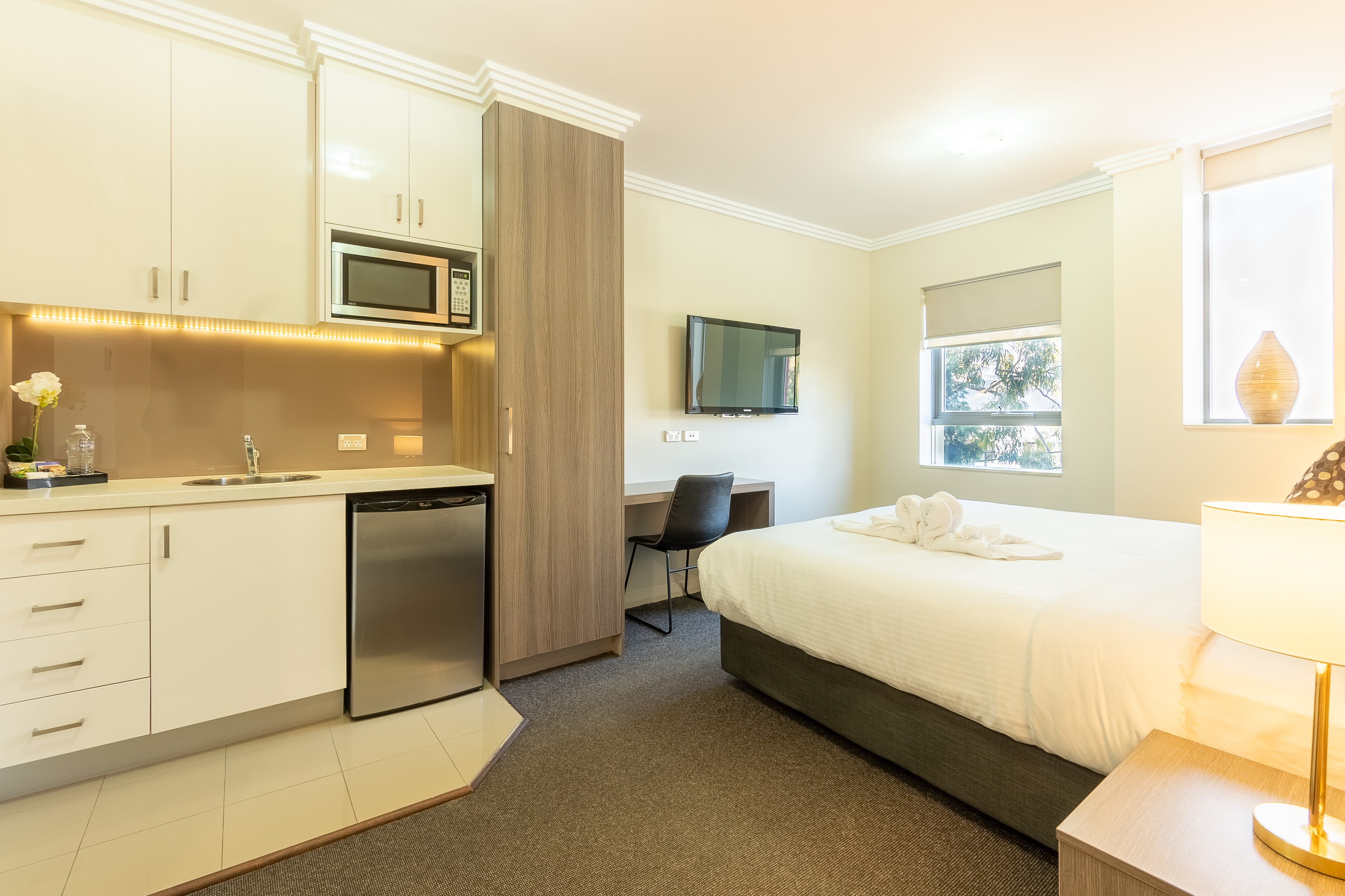BW Plus Camperdown Suites Sydney King room with kitchenette facility