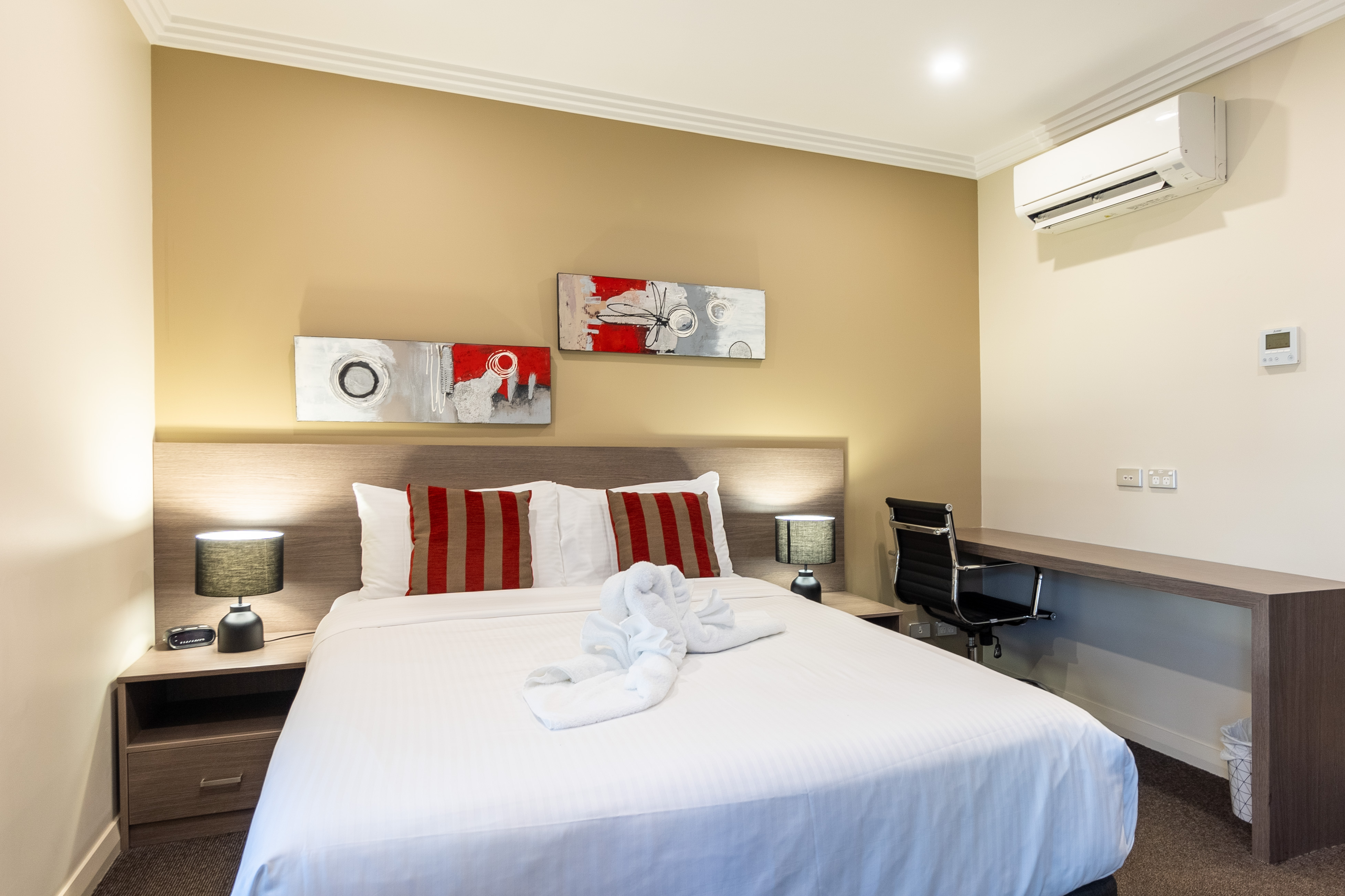 BW Plus Camperdown Suites Sydney air conditioning and queen bed