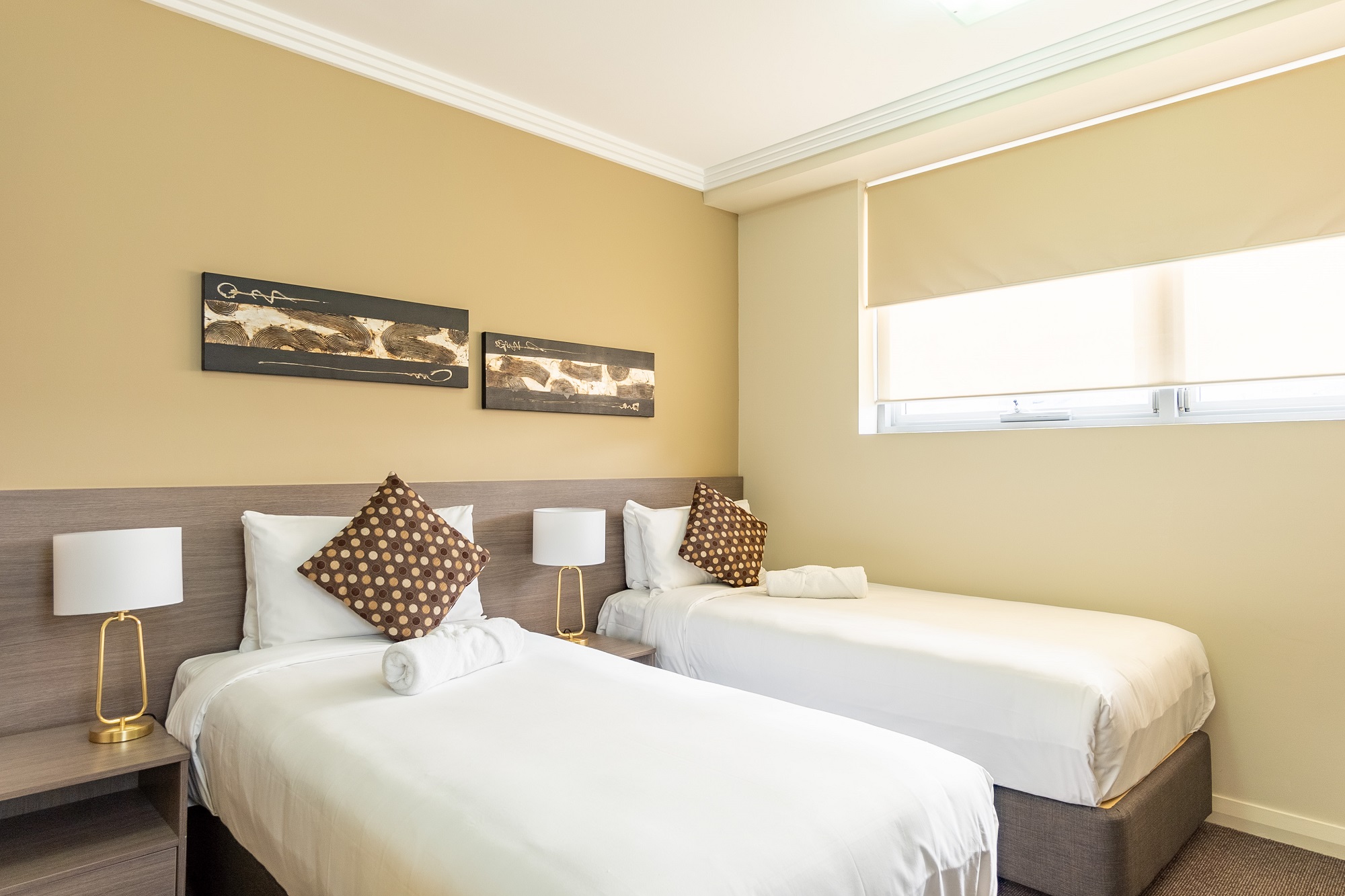 BW Plus Camperdown Suites twin room with 2 single beds